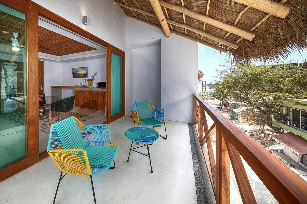 Casa Pepe Hotel Sayulita Ngoại thất bức ảnh Balcony of a suite at the hotel